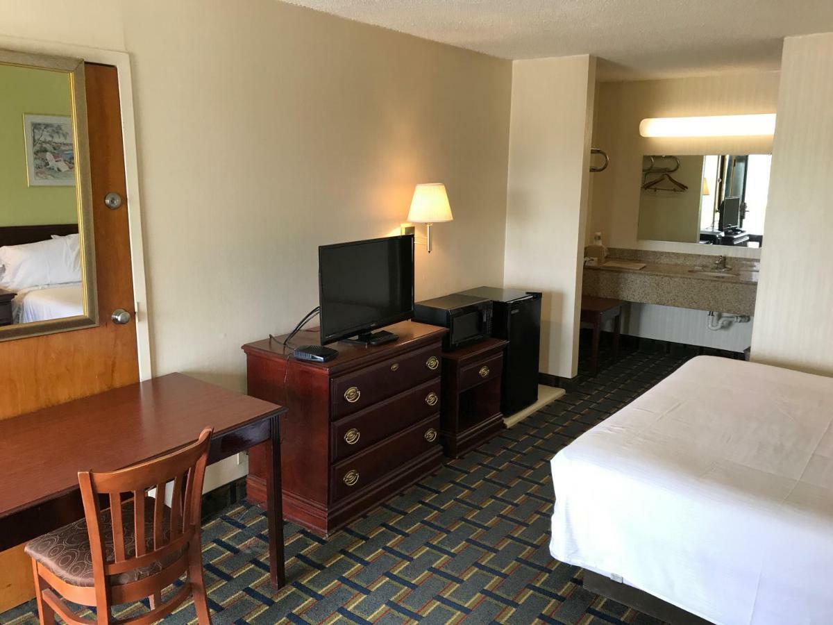 Scottish Inns Augusta Bagian luar foto